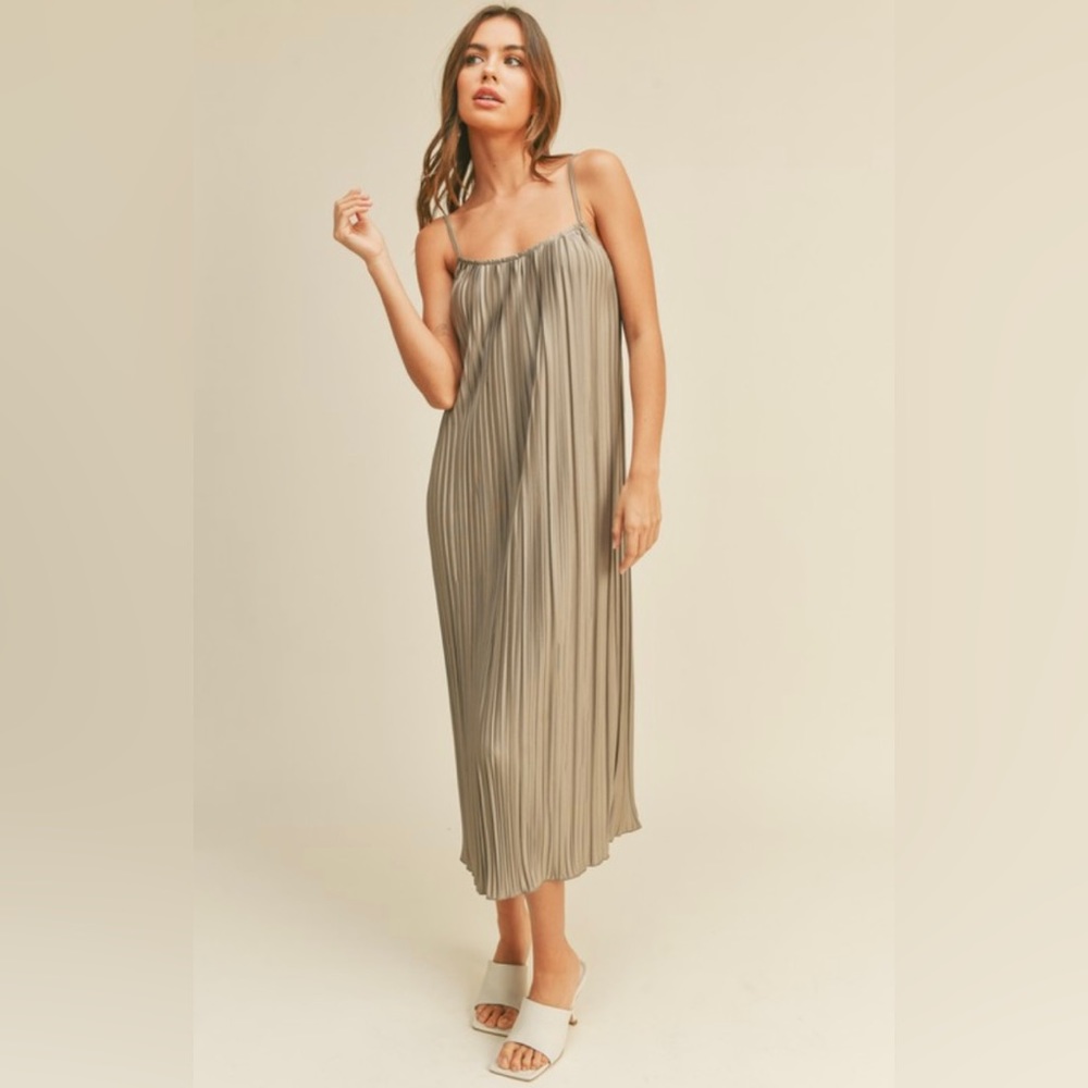 Dress - Picture 3 of 7